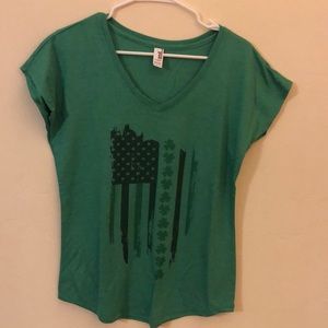 Shamrock Flag shirt Vneck Size Medium New
